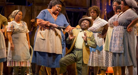 Porgy and Bess 11/14/14 1:58:54 PM
Lyric Opera Presents
George Gershwin's
Porgy and Bess
Eric Owens stars (Porgy)
Adina Aaron (Bess)
Jermaine Smith (Sportin' Life),
Eric Greene (Crown), and
Hlengiwe Mkhwanazi (Clara)
© Todd Rosenberg Photography 2014
